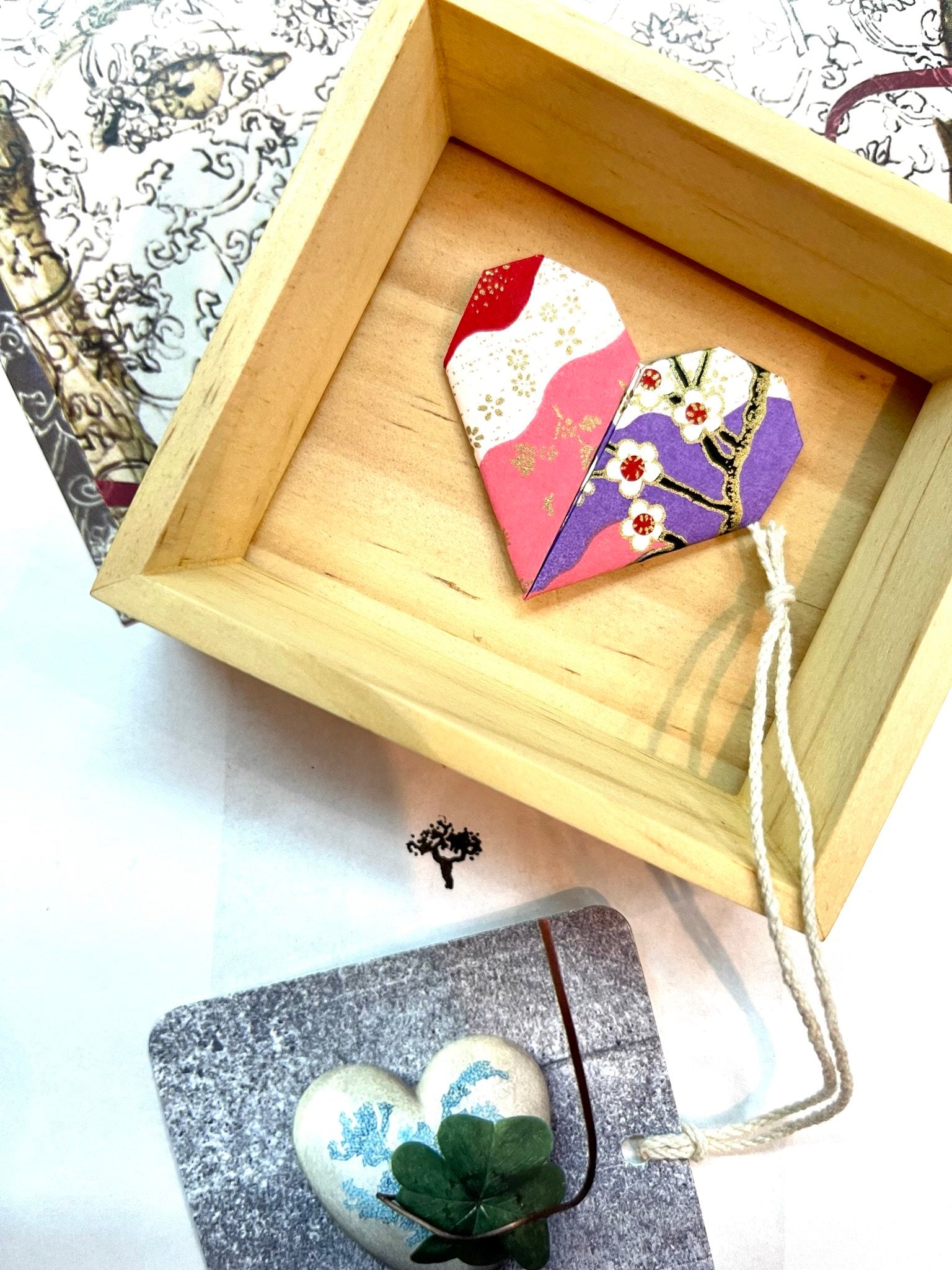 CONVERSACIONES CON EL PAPEL. UN CORAZÓN DE ORIGAMI NO ES SOLO "Un corazón de origami"