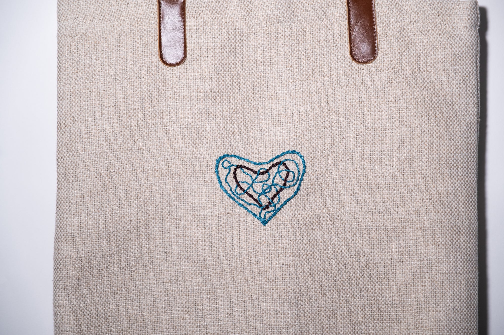 Bordado Azul Corazón dentro de Corazón