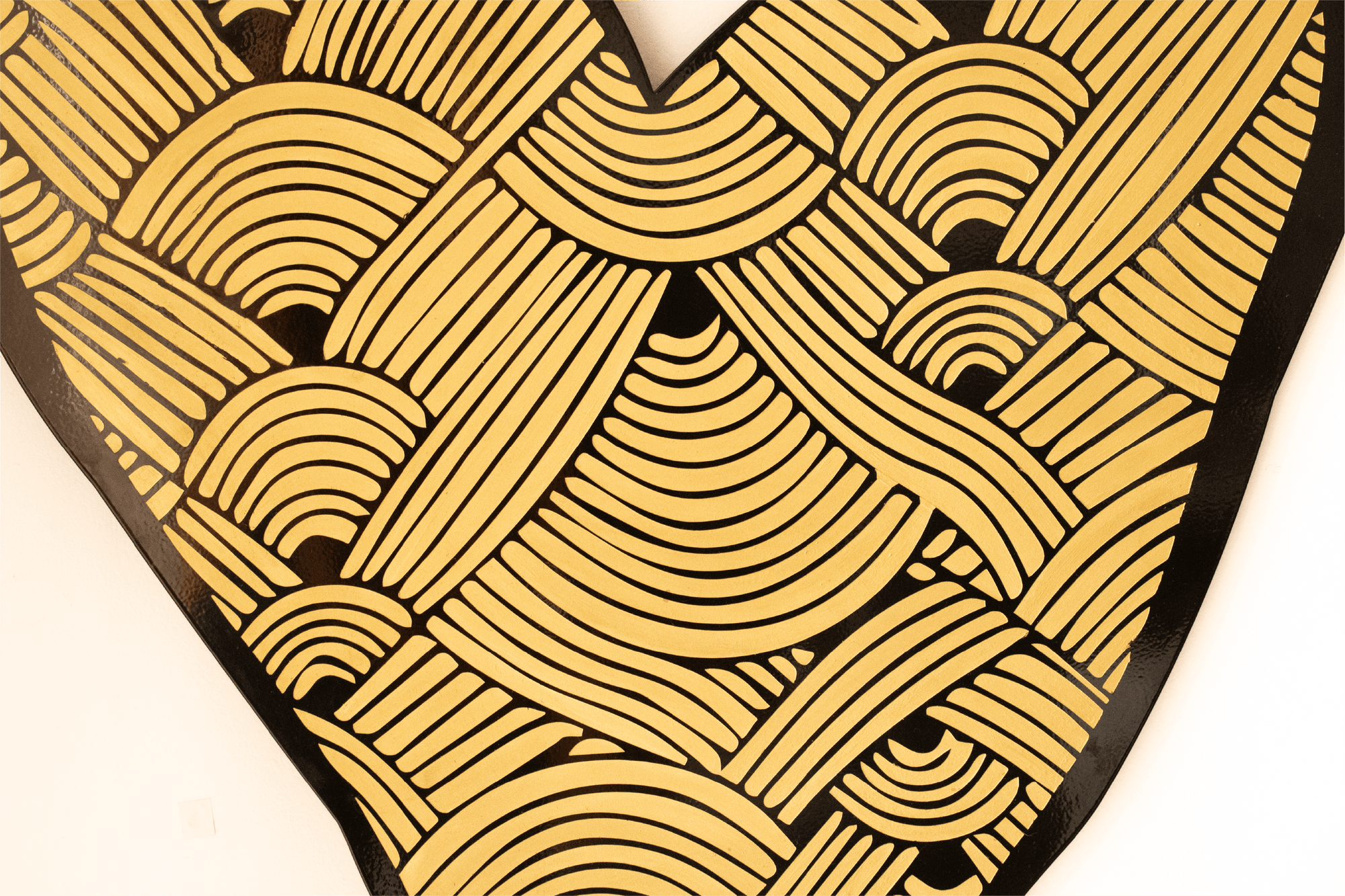 Corazón Amorfo Negro Arcos Dorados