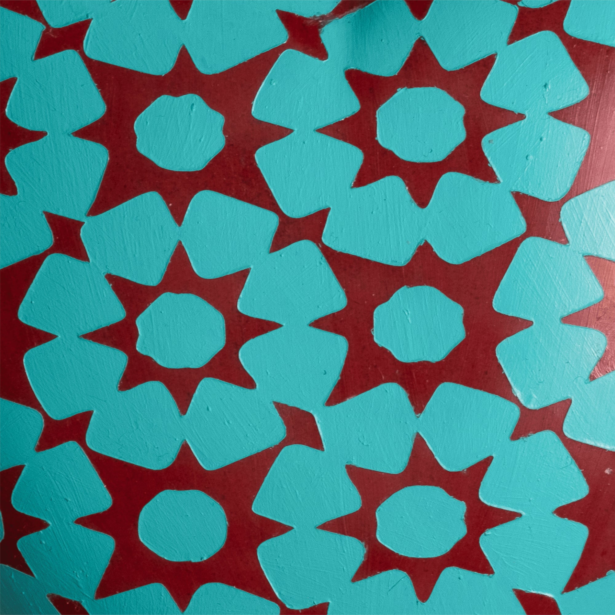 Sorpresa Turquesa Sobre Rojo