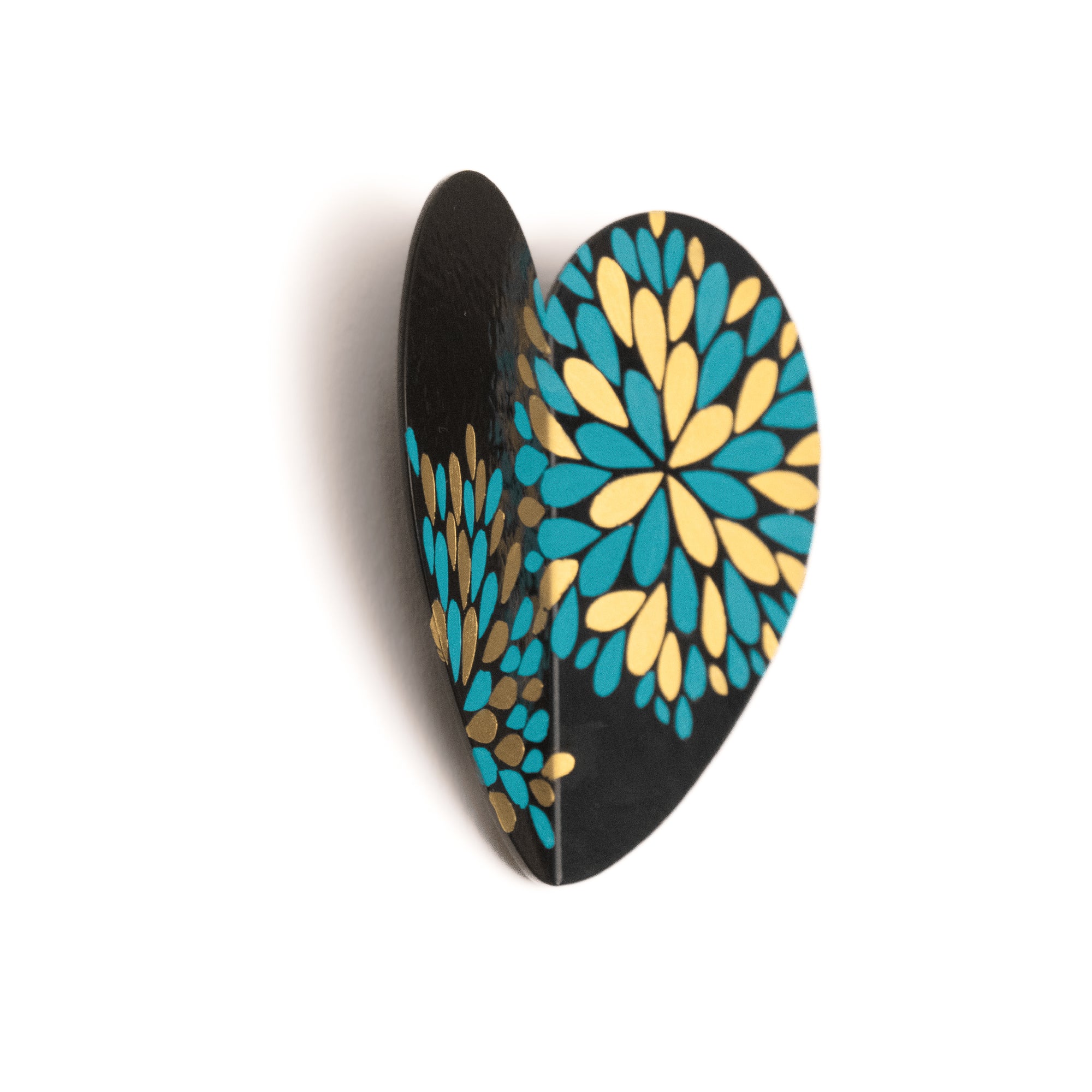 Alado Pequeño Negro Pétalos Azules y Dorados